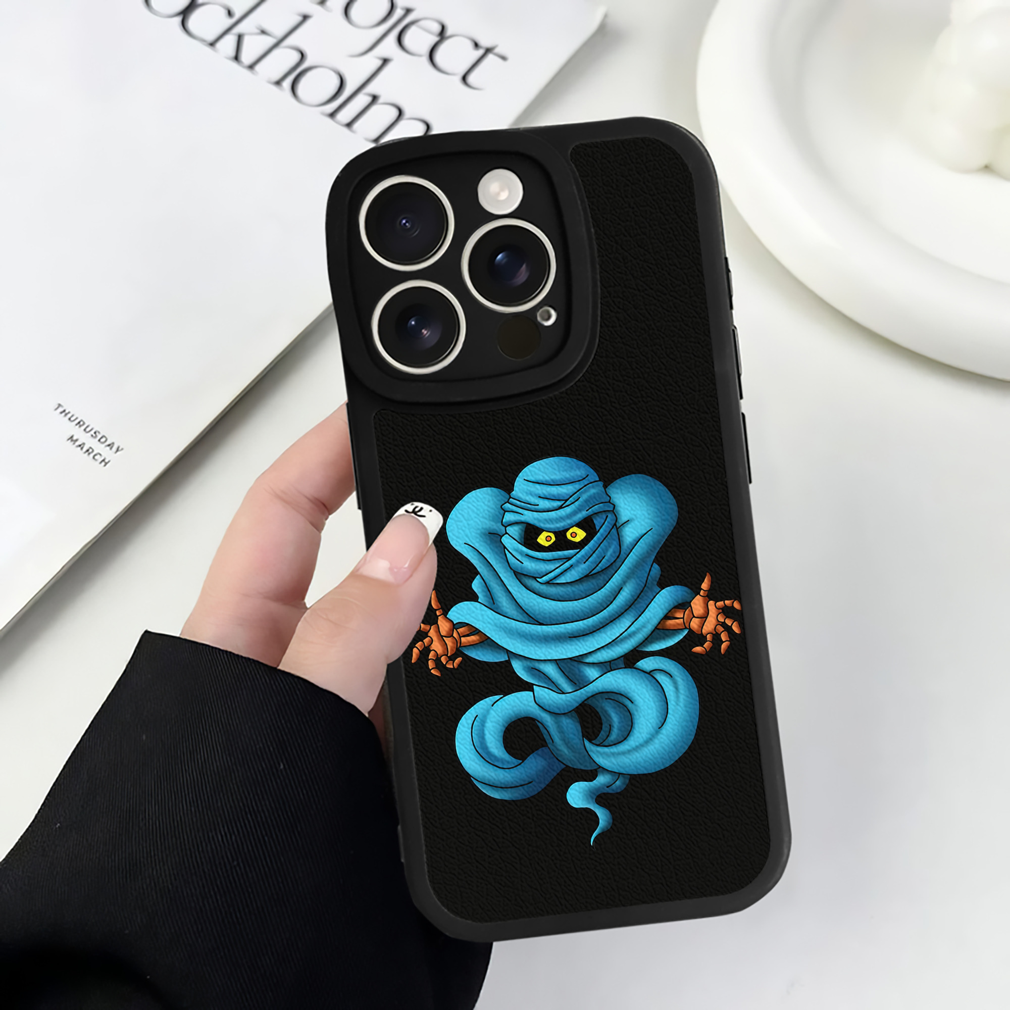 （画像用） ドラゴンクエスト Doragon Kuesuto Dragon Quest 【iPhone 16シリーズ対応】シリコンスマホケース（レザー調） 材質：シリコン